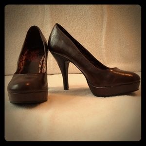 Unlisted by Kenneth Cole Brown Pumps